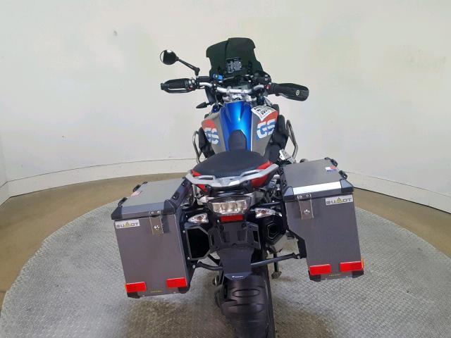 WB10A6104HZ655491 - 2017 BMW R1200 GS BLUE photo 9