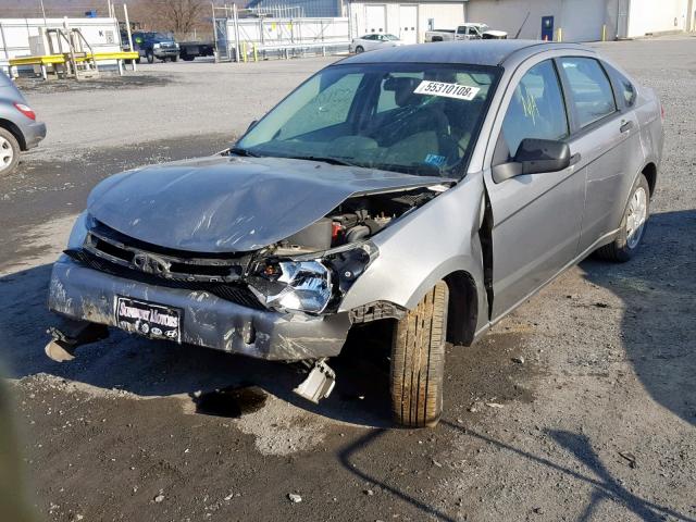 1FAHP34N08W176910 - 2008 FORD FOCUS S/SE SILVER photo 2