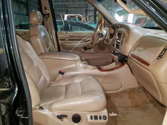 5LMPU28L4WLJ55907 - 1998 LINCOLN NAVIGATOR BLACK photo 5