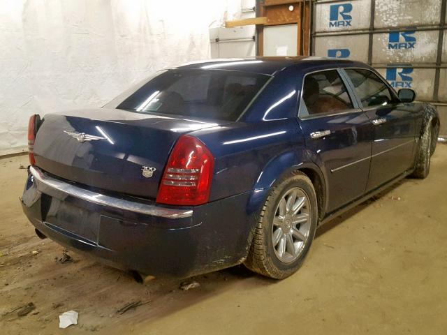 2C3JA63H15H111122 - 2005 CHRYSLER 300C BLUE photo 4