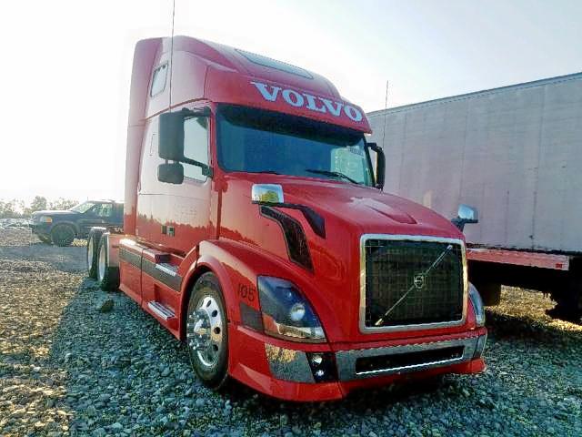 4V4NC9TJ03N349239 - 2003 VOLVO VN VNL RED photo 1