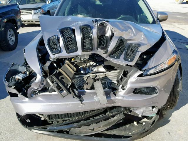 1C4PJLCB0JD544051 - 2018 JEEP CHEROKEE L SILVER photo 9