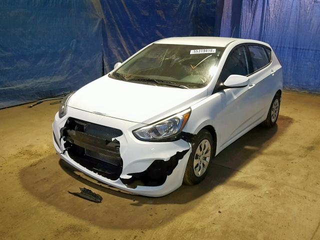 KMHCT5AE8HU343070 - 2017 HYUNDAI ACCENT SE WHITE photo 2