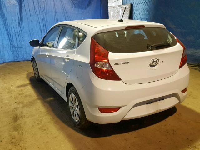 KMHCT5AE8HU343070 - 2017 HYUNDAI ACCENT SE WHITE photo 3