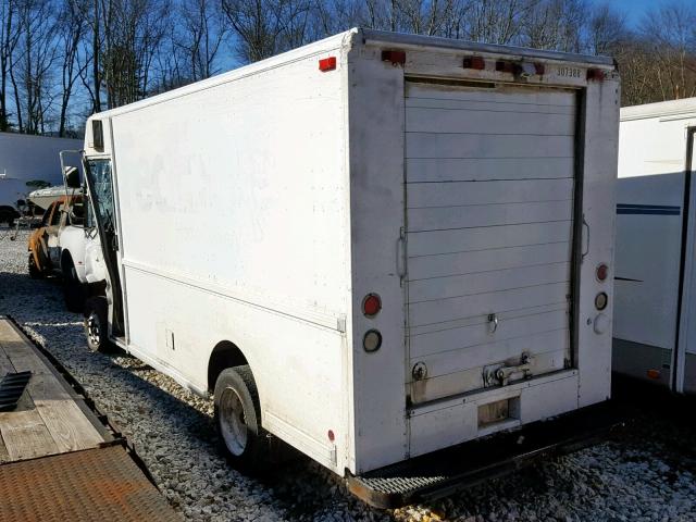 4UZAANBW31CJ22119 - 2001 FREIGHTLINER CHASSIS M WHITE photo 3