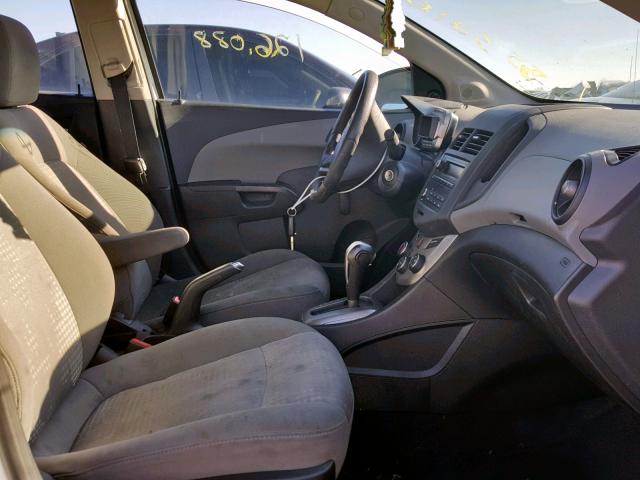 1G1JA6SH4C4164056 - 2012 CHEVROLET SONIC LS WHITE photo 5