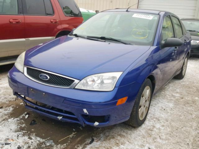 1FAHP34NX6W142664 - 2006 FORD FOCUS ZX4 BLUE photo 2