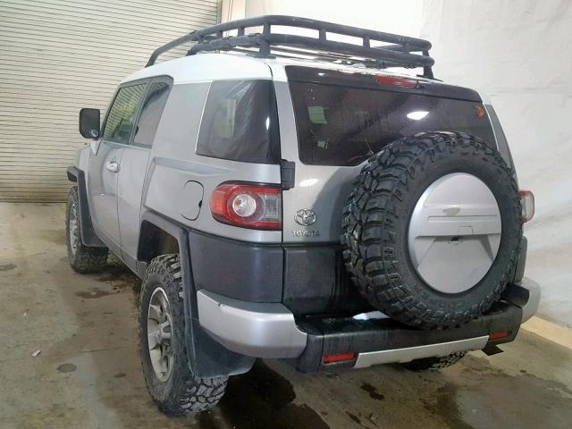 JTEBU4BF2CK135412 - 2012 TOYOTA FJ CRUISER SILVER photo 3