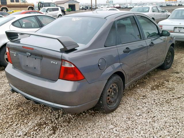 1FAFP34N66W162269 - 2006 FORD FOCUS ZX4 GRAY photo 4