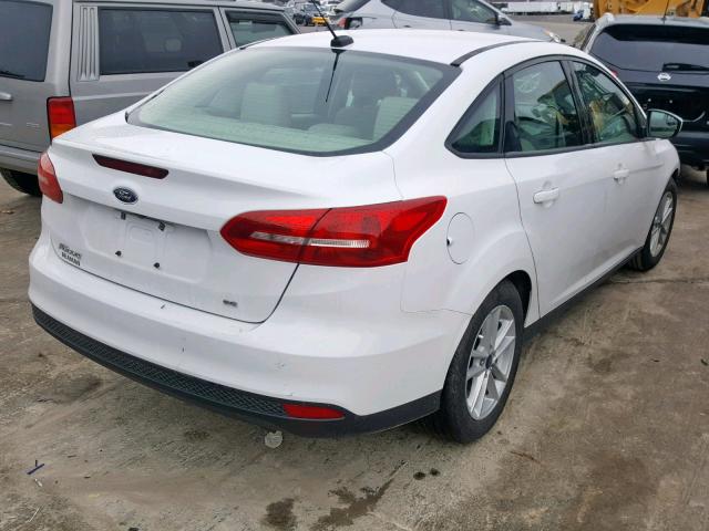 1FADP3F2XJL220324 - 2018 FORD FOCUS SE WHITE photo 4