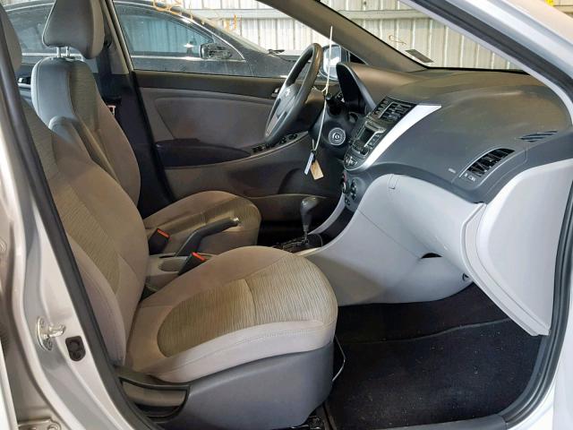 KMHCT4AE4GU942685 - 2016 HYUNDAI ACCENT SE SILVER photo 5