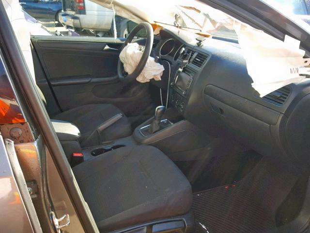 3VW2K7AJ9FM280118 - 2015 VOLKSWAGEN JETTA BASE Մոխրագույն լուսանկար 5