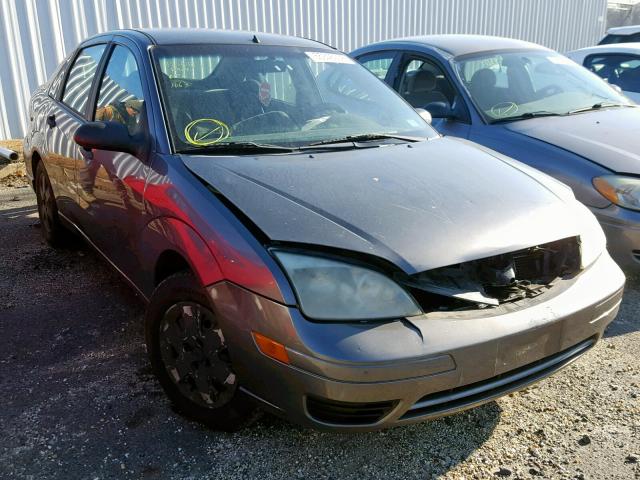 1FAFP34N56W252111 - 2006 FORD FOCUS ZX4 GRAY photo 1