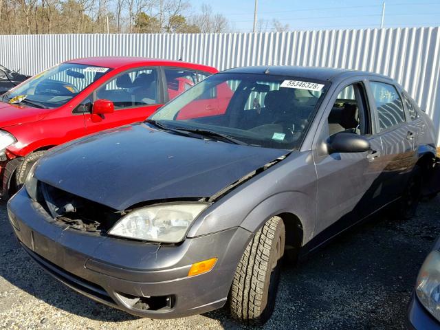1FAFP34N56W252111 - 2006 FORD FOCUS ZX4 GRAY photo 2