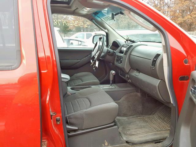 1N6AD07W25C411776 - 2005 NISSAN FRONTIER C RED photo 5