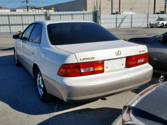 JT8BF28G2X5052990 - 1999 LEXUS ES 300 WHITE photo 3