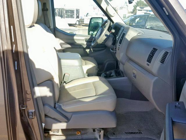 5BZAF0AA1HN850356 - 2017 NISSAN NV 3500 BROWN photo 5