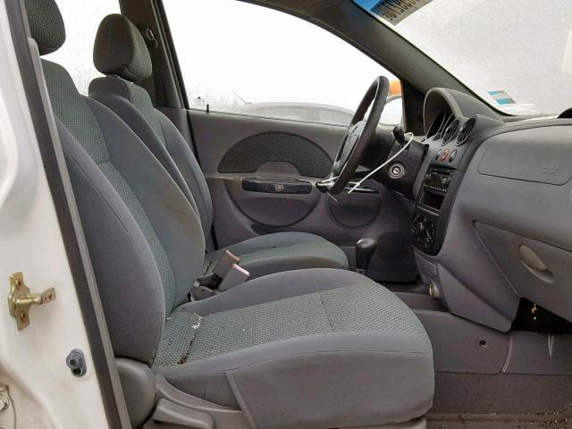 KL1TJ52684B216186 - 2004 CHEVROLET AVEO LS WHITE photo 5