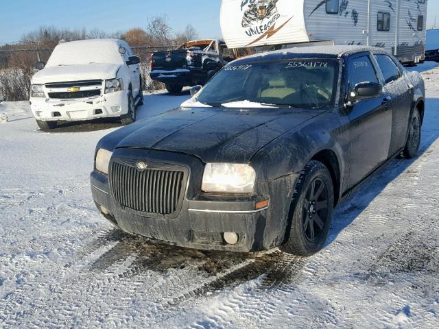 2C3JA53GX5H584552 - 2005 CHRYSLER 300 TOURIN BLACK photo 2