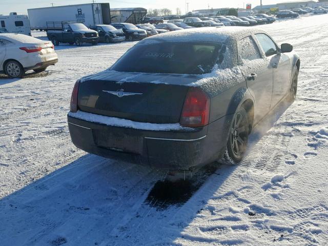 2C3JA53GX5H584552 - 2005 CHRYSLER 300 TOURIN BLACK photo 4