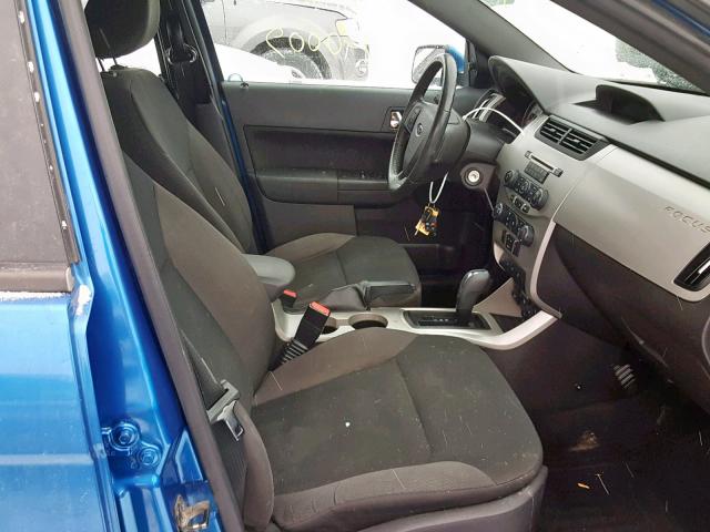 1FAHP3GN4AW241789 - 2010 FORD FOCUS SES BLUE photo 5