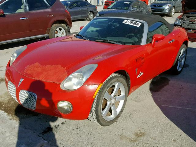 1G2MB33B06Y105081 - 2006 PONTIAC SOLSTICE RED photo 2