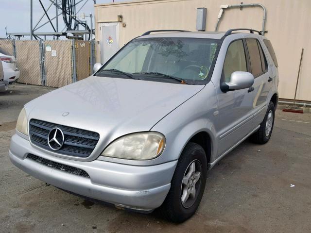 4JGAB54E41A250950 - 2001 MERCEDES-BENZ ML 320 SILVER photo 2