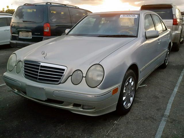 WDBJF65J9YA985104 - 2000 MERCEDES-BENZ E 320 SILVER photo 2