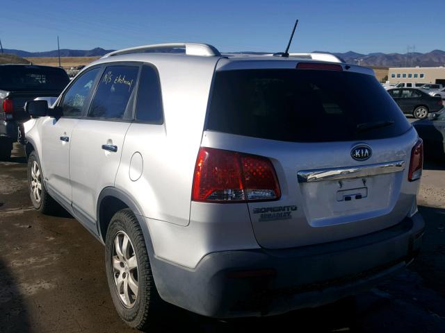 5XYKTDA26CG269688 - 2012 KIA SORENTO BA SILVER photo 3