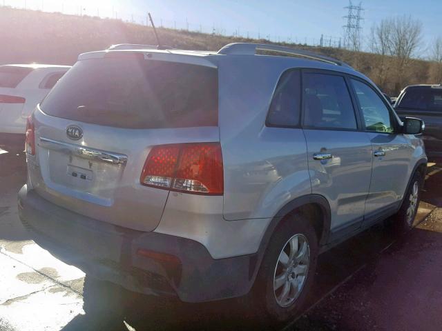 5XYKTDA26CG269688 - 2012 KIA SORENTO BA SILVER photo 4