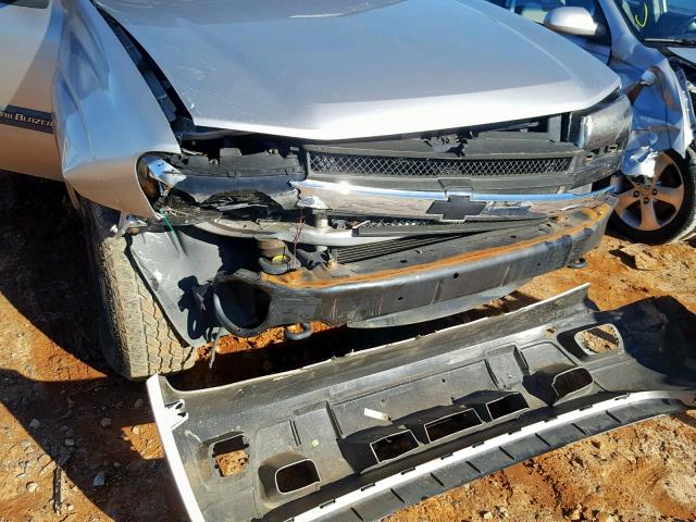 1GNDT13S542346784 - 2004 CHEVROLET TRAILBLAZE SILVER photo 9