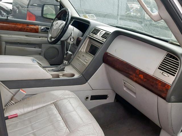 5LMFU28R54LJ02307 - 2004 LINCOLN NAVIGATOR 白色 照片 5