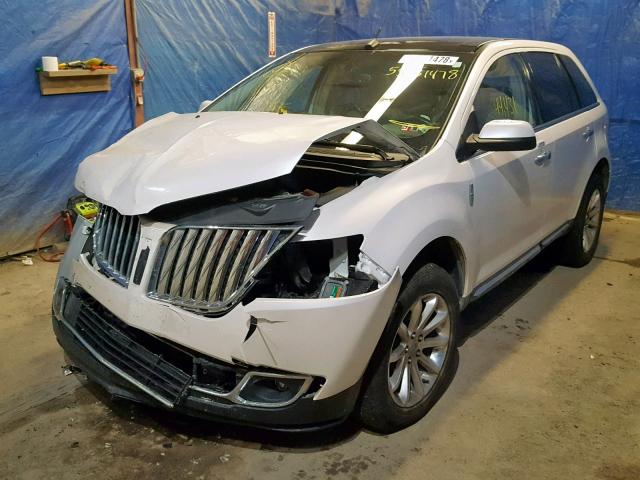 2LMDJ8JK5BBJ30421 - 2011 LINCOLN MKX WHITE photo 2