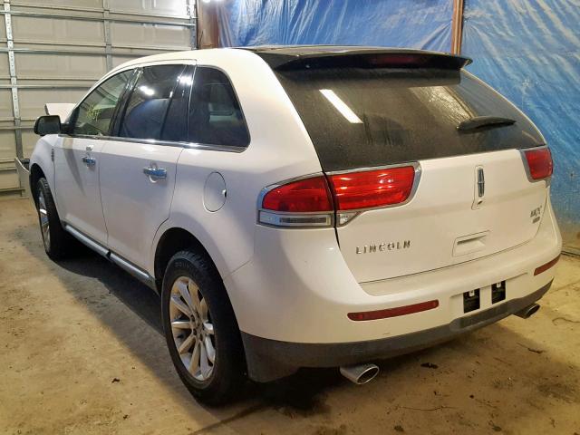 2LMDJ8JK5BBJ30421 - 2011 LINCOLN MKX WHITE photo 3