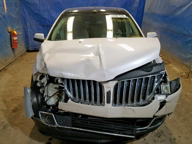 2LMDJ8JK5BBJ30421 - 2011 LINCOLN MKX WHITE photo 9