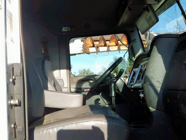 1XKDDP9X1EJ410133 - 2014 KENWORTH CONSTRUCTI WHITE photo 5