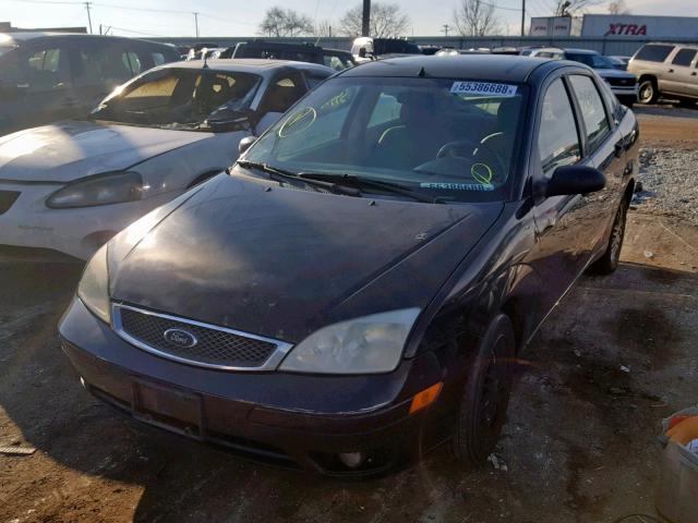 1FAFP34NX5W249784 - 2005 FORD FOCUS ZX4 BLACK photo 2