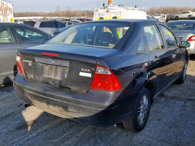 1FAFP34NX5W249784 - 2005 FORD FOCUS ZX4 BLACK photo 4