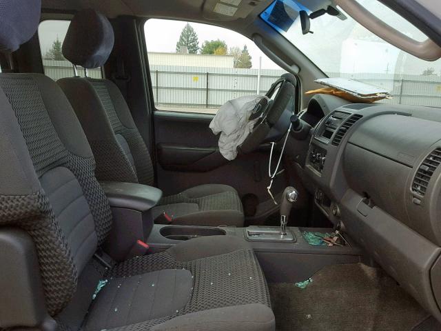 1N6AD06W55C450881 - 2005 NISSAN FRONTIER K SILVER photo 5