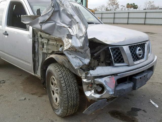 1N6AD06W55C450881 - 2005 NISSAN FRONTIER K SILVER photo 9
