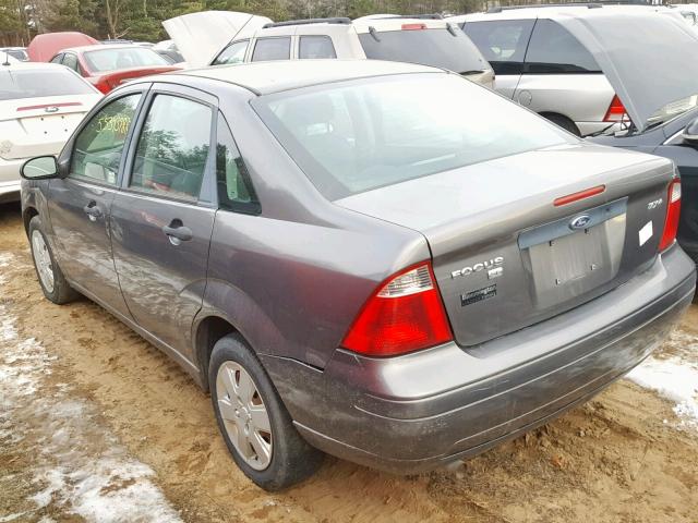 1FAFP34N46W182097 - 2006 FORD FOCUS ZX4 GRAY photo 3