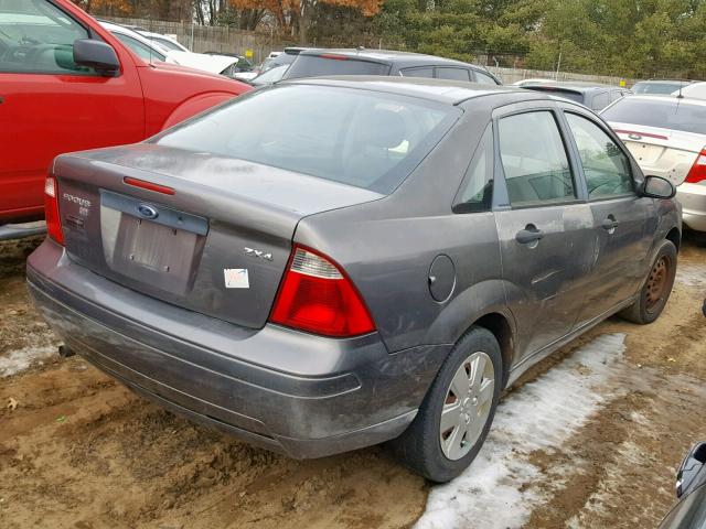 1FAFP34N46W182097 - 2006 FORD FOCUS ZX4 GRAY photo 4