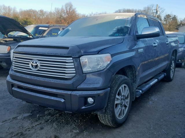 5TFAY5F19HX661667 - 2017 TOYOTA TUNDRA CRE GRAY photo 2