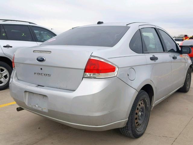 1FAHP34N78W212687 - 2008 FORD FOCUS S/SE GRAY photo 4