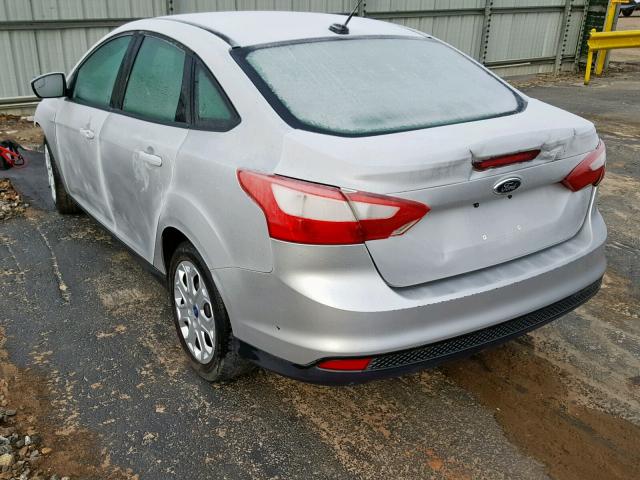 1FAHP3F25CL179623 - 2012 FORD FOCUS SE SILVER photo 3