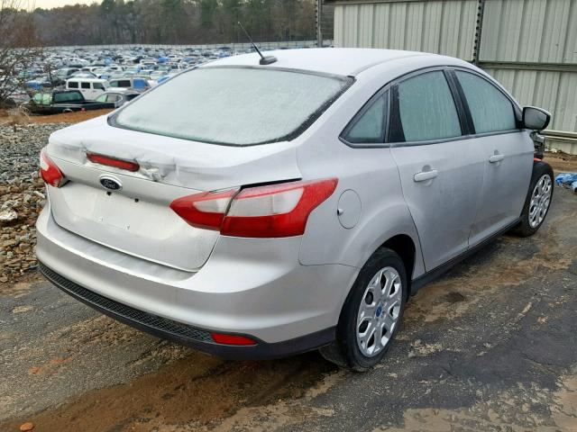 1FAHP3F25CL179623 - 2012 FORD FOCUS SE SILVER photo 4