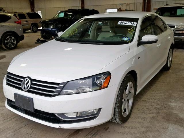 1VWAS7A36FC105811 - 2015 VOLKSWAGEN PASSAT S WHITE photo 2