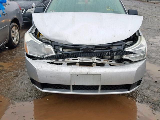 1FAHP3FN7BW118782 - 2011 FORD FOCUS SE GRAY photo 9