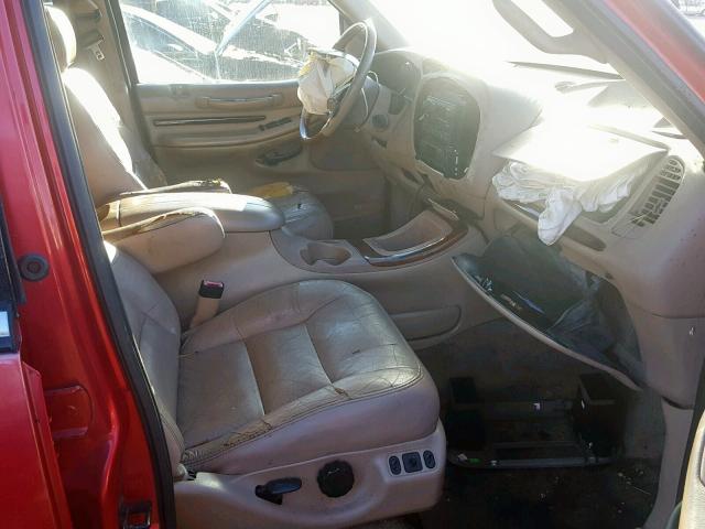 5LMRU27L1WLJ46611 - 1998 LINCOLN NAVIGATOR Қызыл фото 5