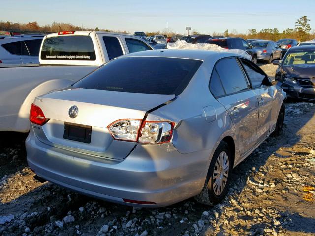 3VW2K7AJ8EM255130 - 2014 VOLKSWAGEN JETTA BASE Արծաթագույն լուսանկար 4